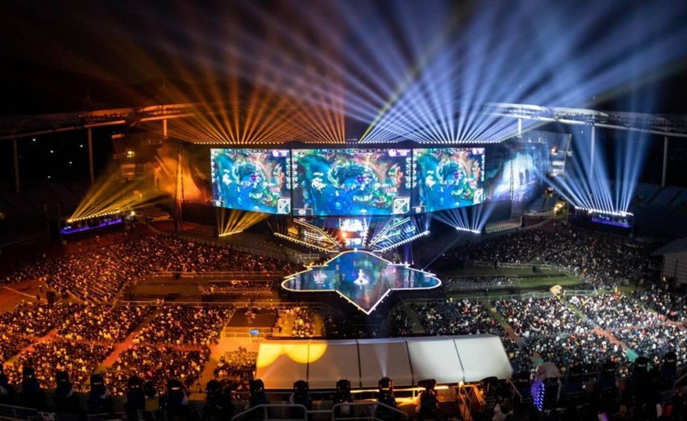 罚球线两侧 罚球线两侧